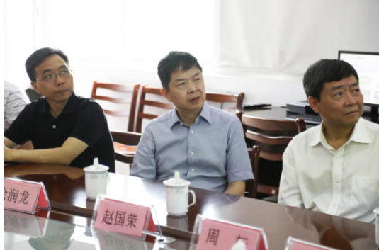 6月4日，省市场监管局党委委员、副局长，省药品监管局党组书记、局长徐润龙带队来公司开展“三服务”活动